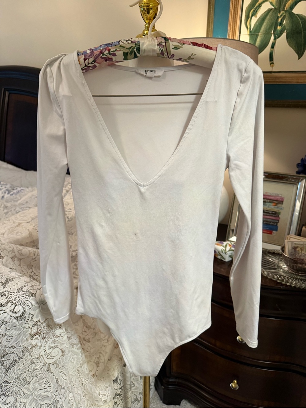 BB Dakota by Steve Madden White Long Sleeve Deep V Bodysuit